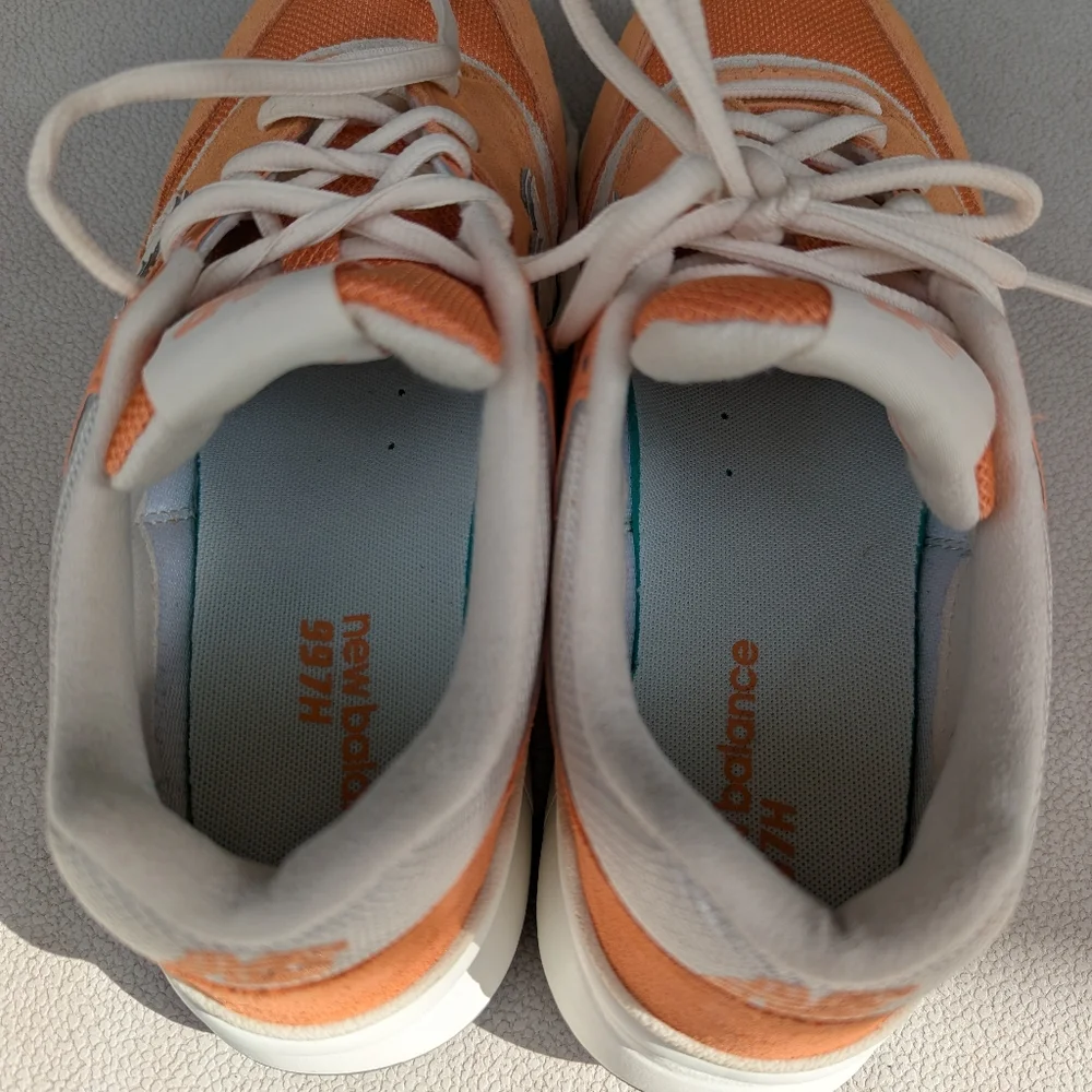 New Balance Sneakers, Women's 8.5 or Mens 7, Orange Jogging Shoes - Picture 11 of 11